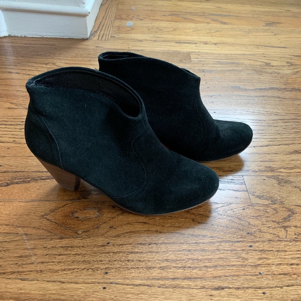 Steve Madden Pembrook black suede bootie
